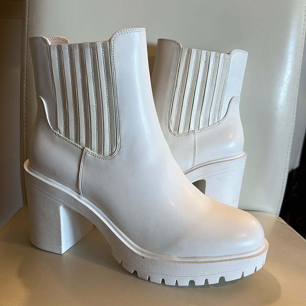 White chunky ZBY block heel boots